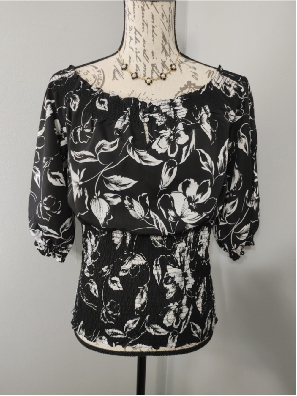 Women's White House Black Market Blouse M Black White Floral Smocked Waist/Neck